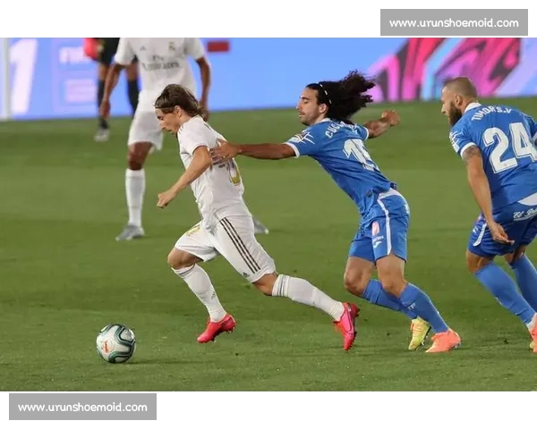 皇马巴萨世纪对决再燃战火国家德比巅峰较量全景解析