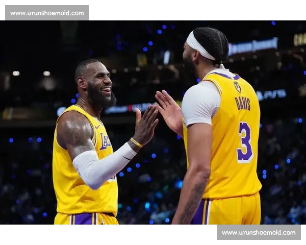 詹眉领衔湖人正面对决青年军雷霆西部关键卡位战悬念拉满