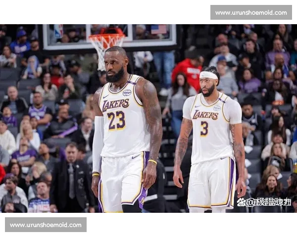 湖人对阵热火总决赛G1回放解析詹眉统治力全景呈现攻防细节与关键时刻